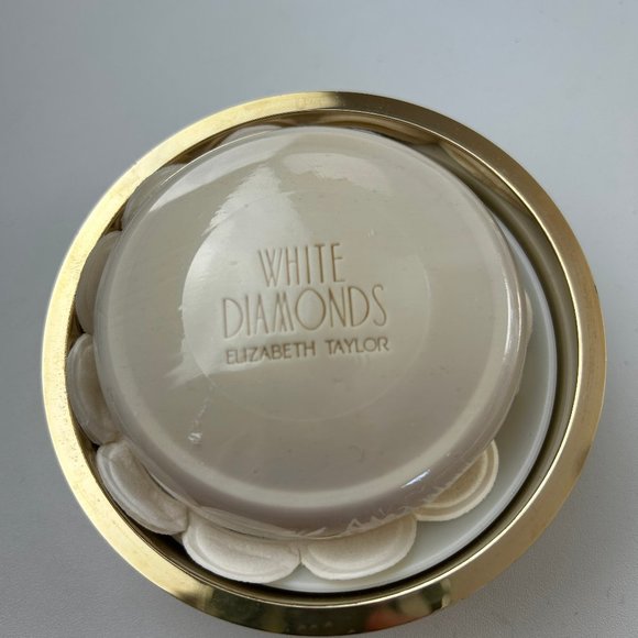 New White Diamonds by Elizabeth Taylor Perfumed Sopa with Holder 3.5 Oz - Picture 5 of 6